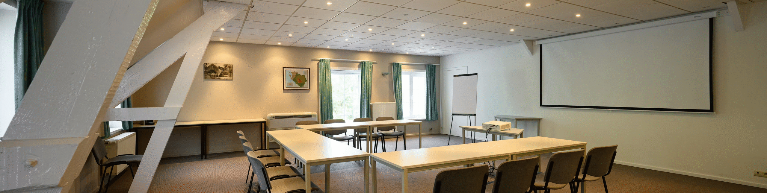 Le Mirage vergarderingen & vergaderzaal in een schappelijke setting